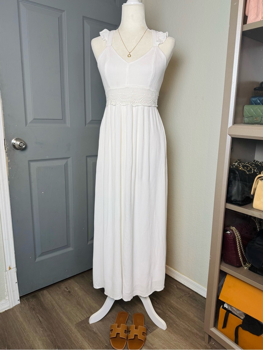 White Maxi Dress Sweetheart Neckline Medium